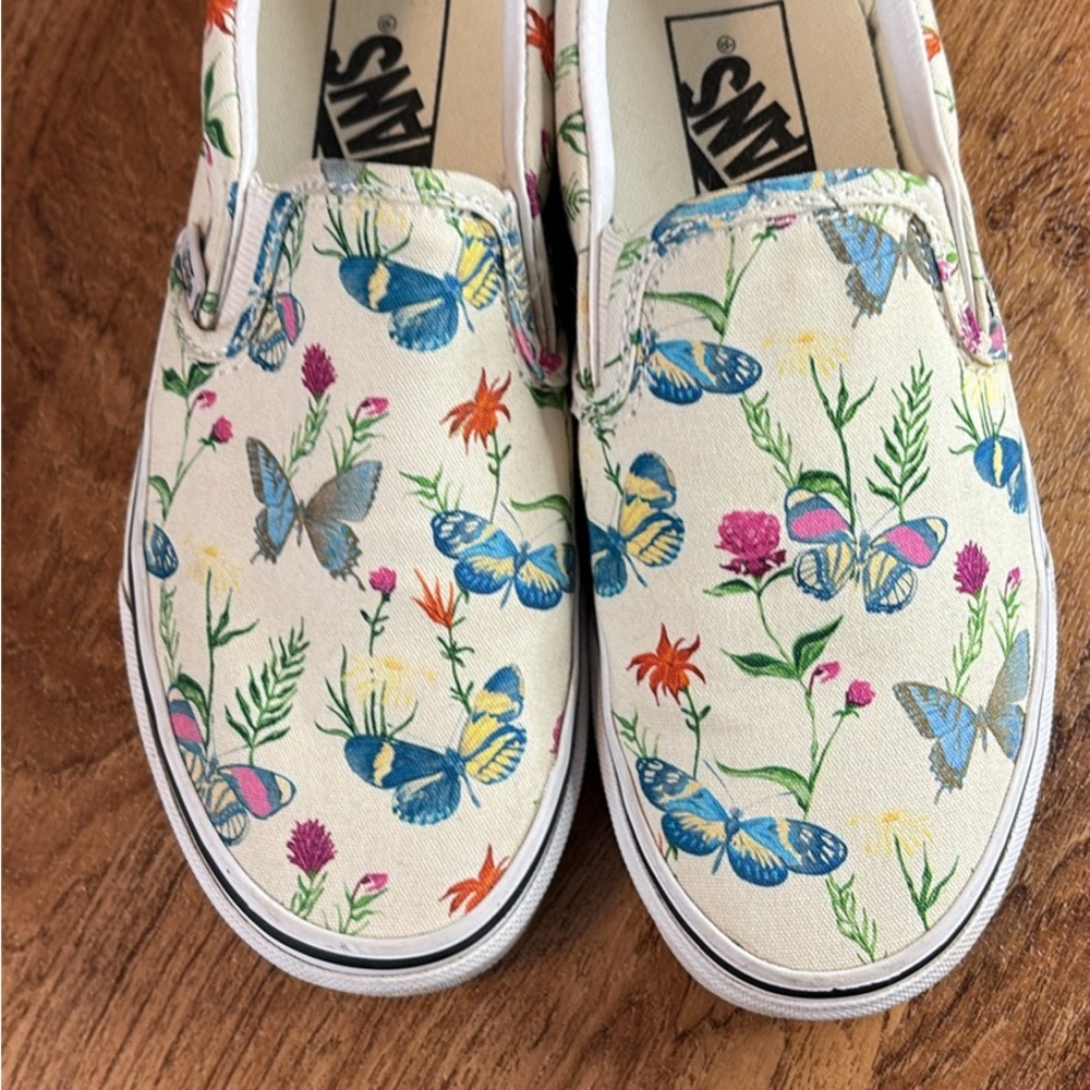 Vans womens Butterfly Floral Slip-On Sneakers - Cream size 5